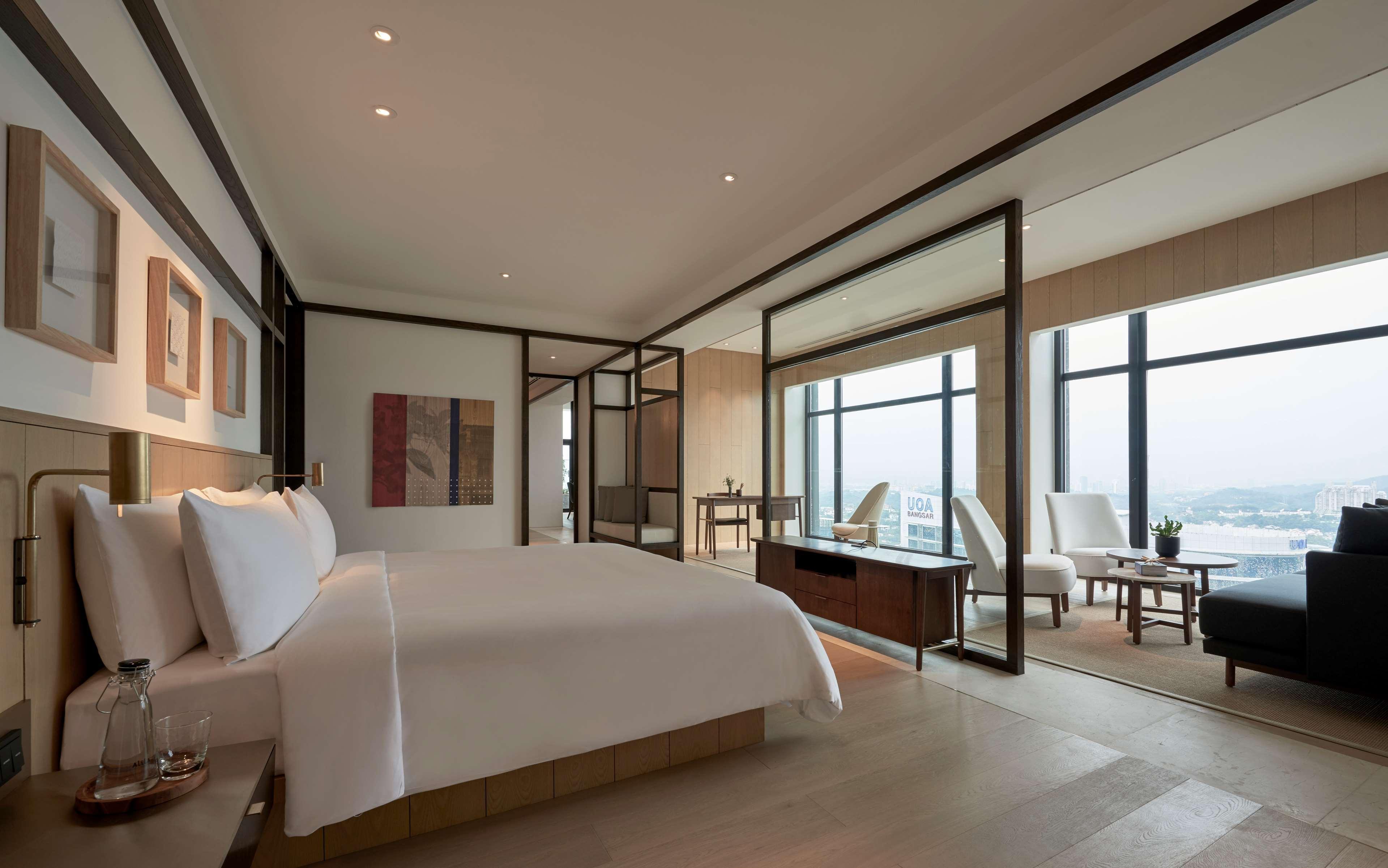 Alila Bangsar Kuala Lumpur Hotel Buitenkant foto A bedroom at the hotel