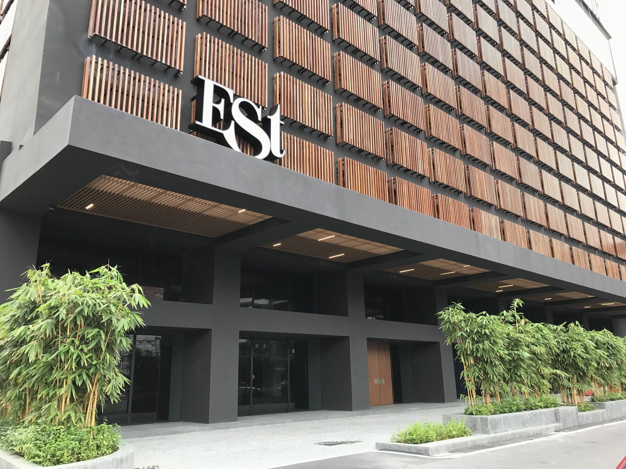 Alila Bangsar Kuala Lumpur Hotel Buitenkant foto The Est building